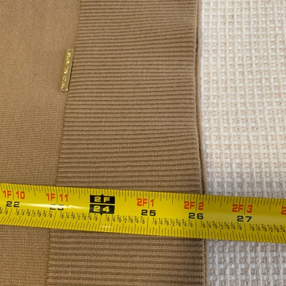 Michael Kors.♥️ fur sleeves details top - Picture 11 of 11